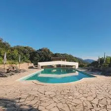 Piscine extérieure des Bains de Taccana