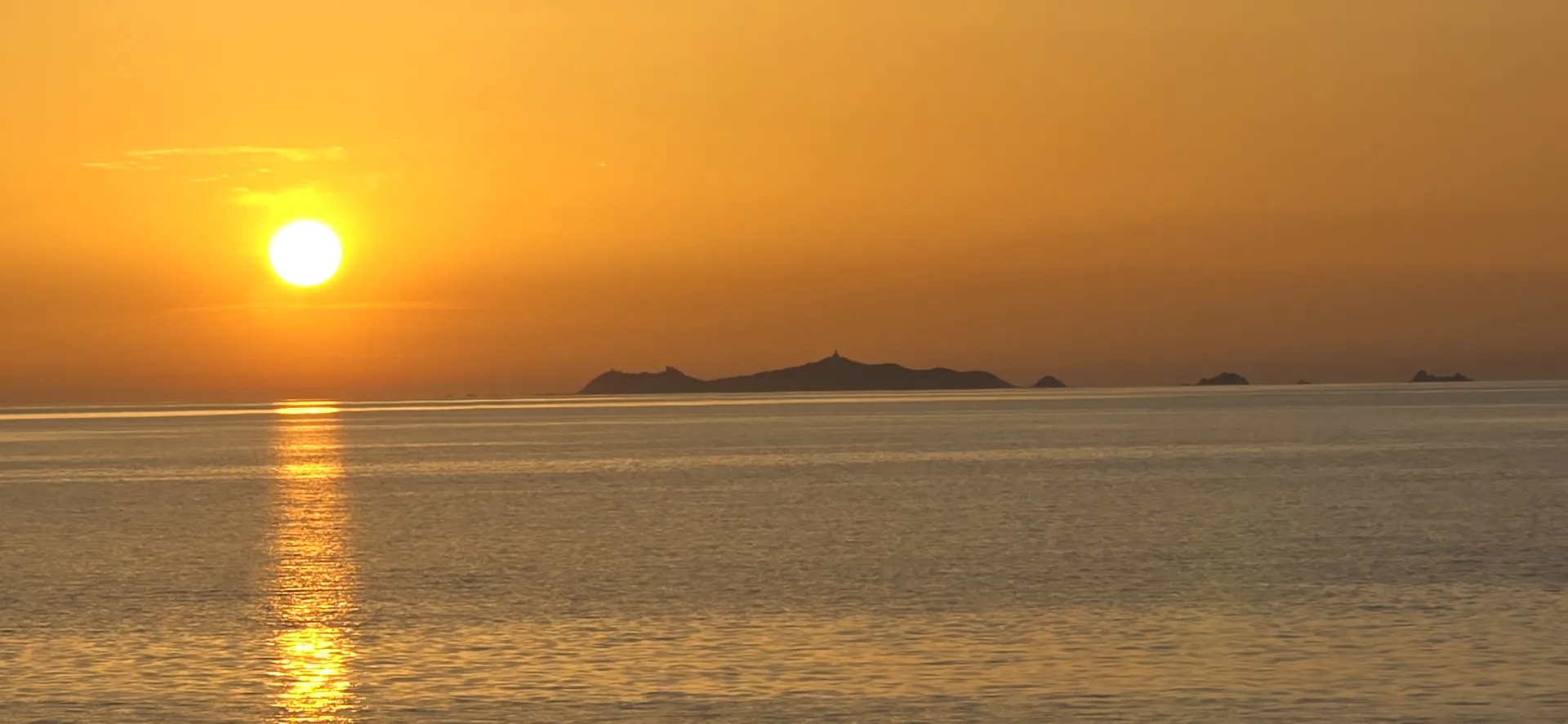 Coucher de soleil sur les Sanguinaires vu depuis la rive sud