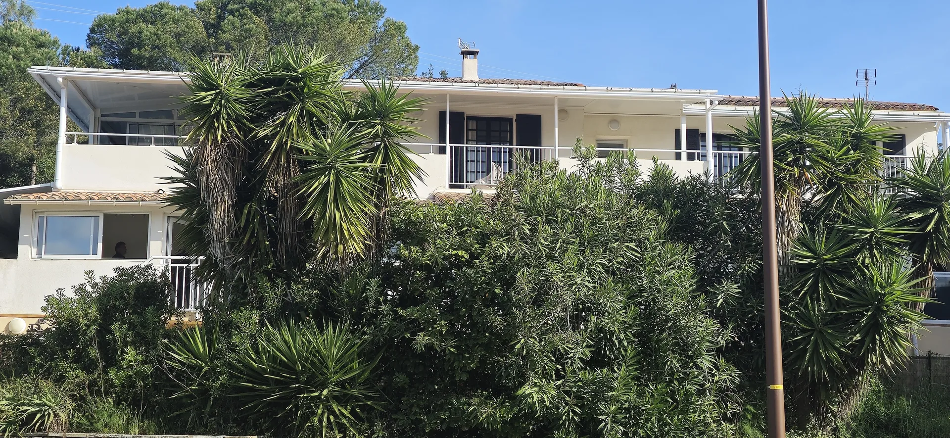 Villa Iché-Poggi dans son environnement côtier